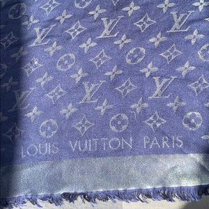 Lous Vuitton scarf